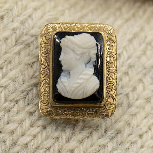 Antique Onyx Cameo 14k Gold Pin